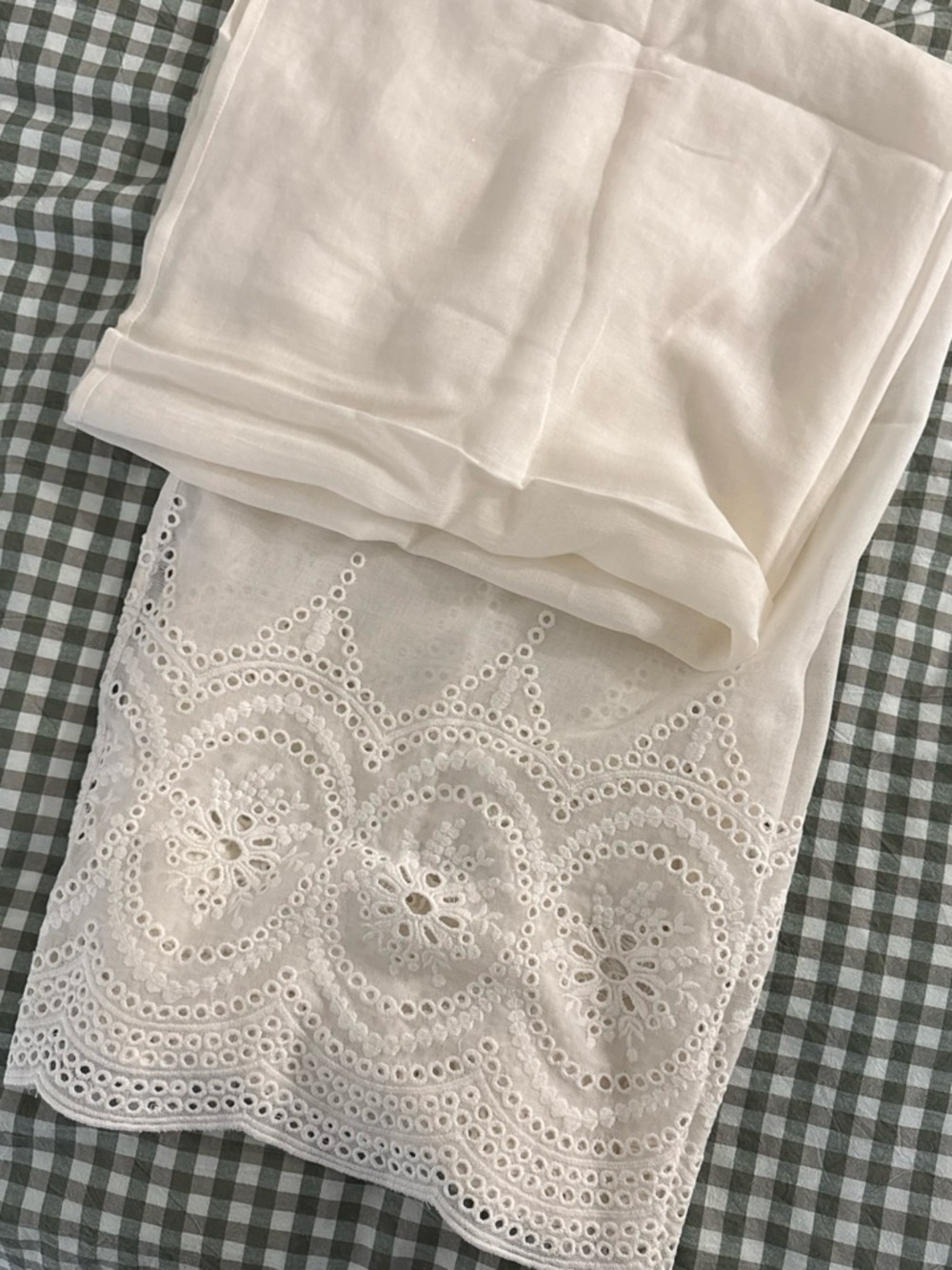 GAP White Eyelet Embroidered Scalloped Scarf - Picture 2 of 3
